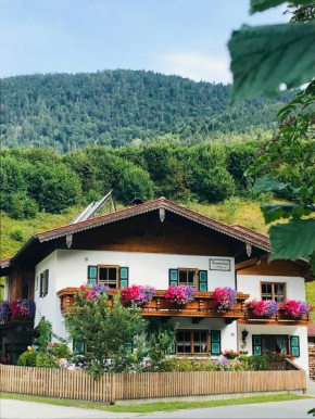 Wohnung Mit Bergblick In Ruhiger, Zentraler Lage